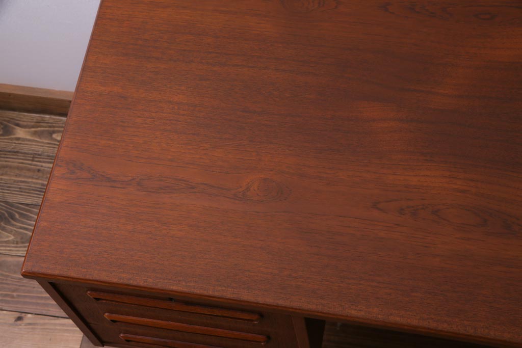 ヴィンテージ家具　北欧ビンテージ　デンマーク製　チーク材　お洒落な空間づくりにぴったりなパートナーデスク(対面式机、在宅ワーク、在宅用両袖机、在宅ワーク、在宅用作業台、デスク)