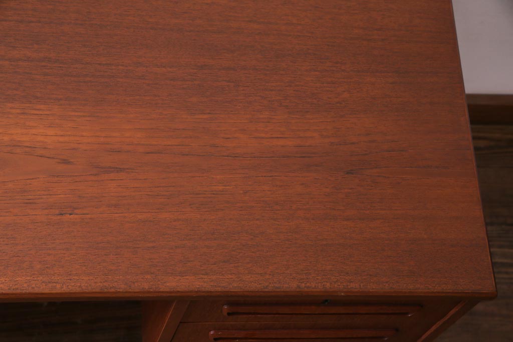 ヴィンテージ家具　北欧ビンテージ　デンマーク製　チーク材　お洒落な空間づくりにぴったりなパートナーデスク(対面式机、在宅ワーク、在宅用両袖机、在宅ワーク、在宅用作業台、デスク)