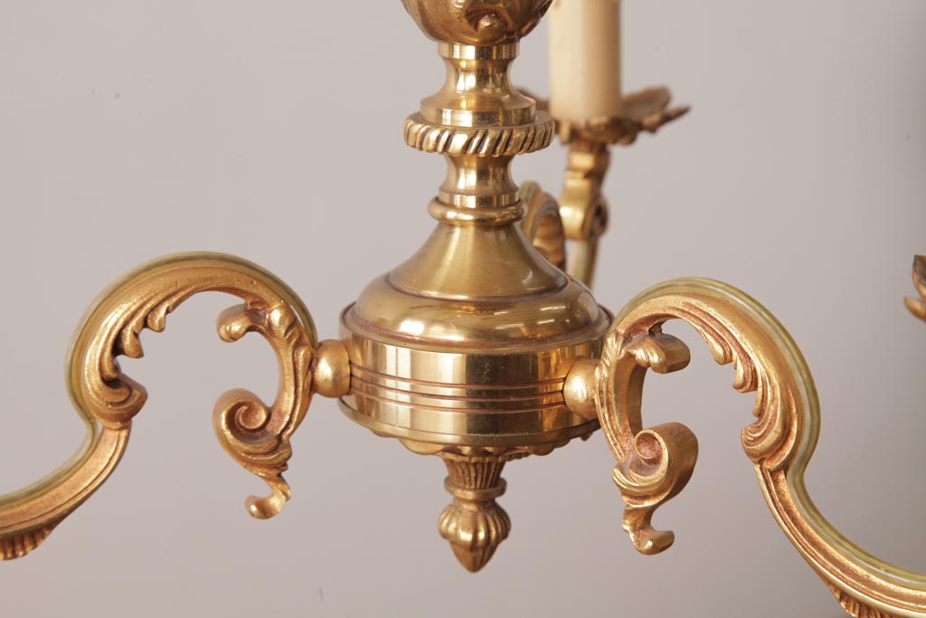 フランスビンテージ　すっきりとしたシルエットと細かな彫刻が魅力的なシャンデリア(3灯、天井照明、吊り下げ照明)
