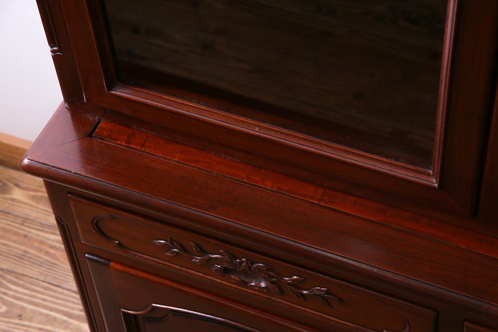 ヴィンテージ家具　ビンテージ　カリン材　高級品　美しい木肌と品のある佇まいが魅力的な食器棚(収納棚、カップボード、花梨材)