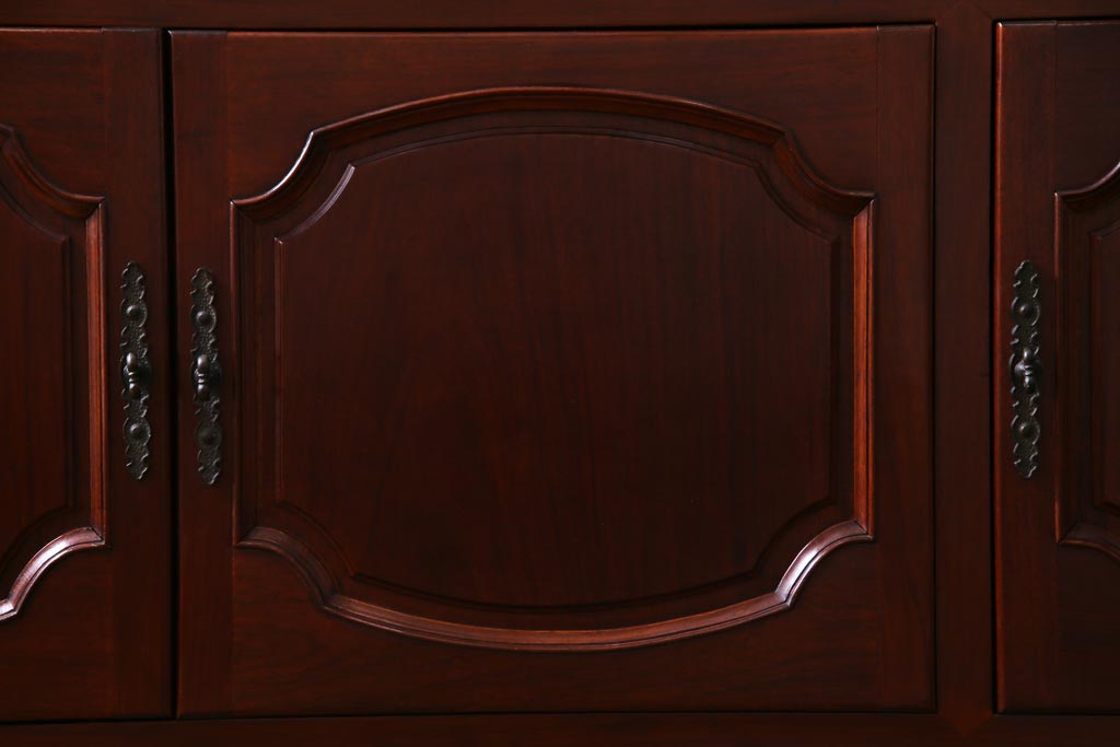 ヴィンテージ家具　ビンテージ　カリン材　高級品　美しい木肌と品のある佇まいが魅力的な食器棚(収納棚、カップボード、花梨材)