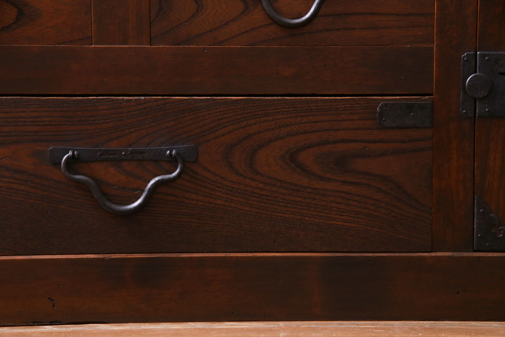 アンティーク家具　和製アンティーク　ヒノキ・ケヤキ材　細部のつくり込みが魅力の上品な関西帳場箪笥(収納棚、時代箪笥)