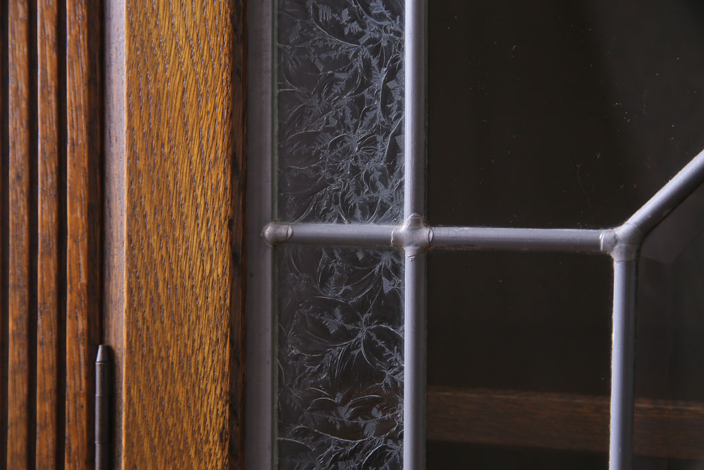 中古美品　三越Brugge(ブルージュ)シリーズ　上品なステンドグラス扉のキャビネット(食器棚、飾り棚、戸棚)