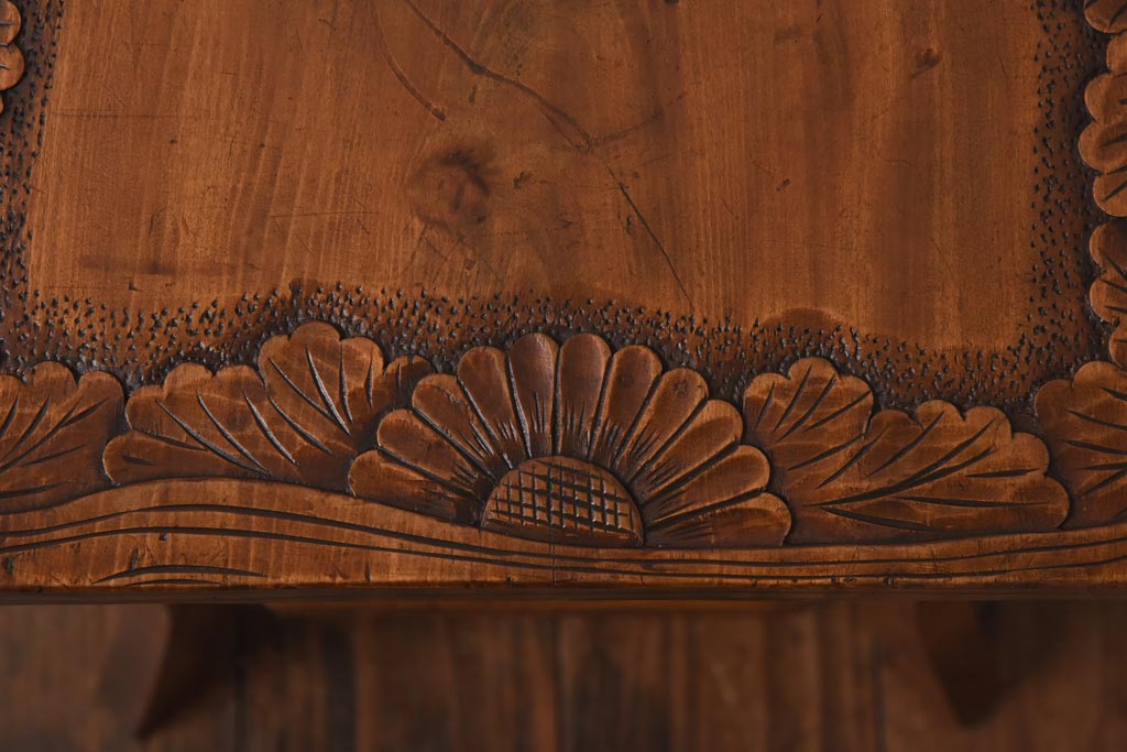 アンティーク雑貨　中古　伝統工芸　軽井沢彫り　菊の縁取りが華やかなビンテージの花台