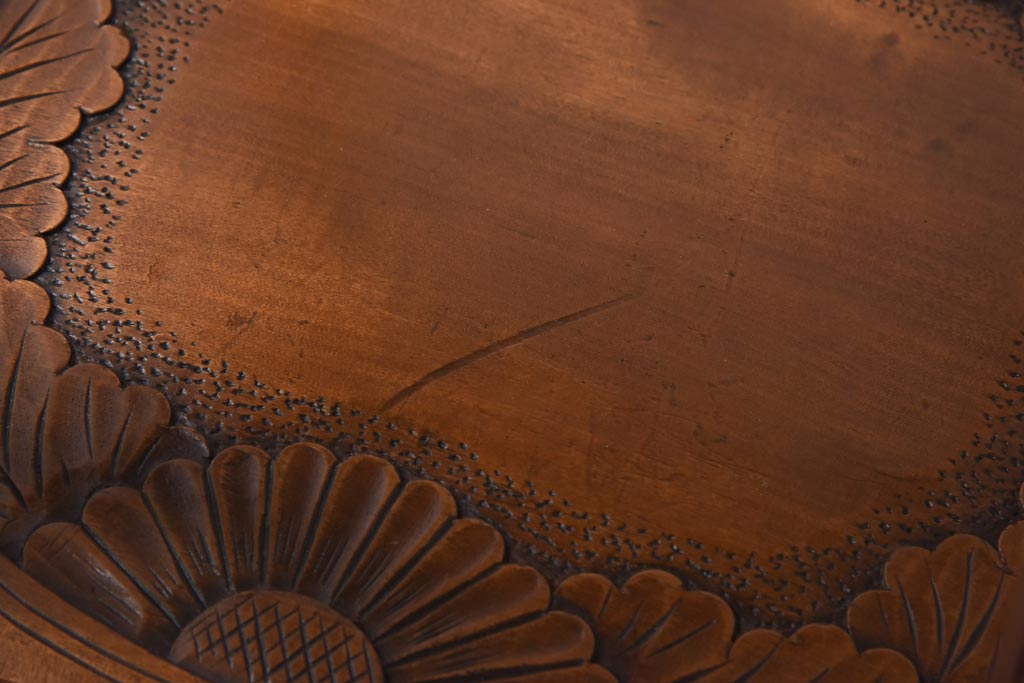アンティーク雑貨　中古　伝統工芸　軽井沢彫り　菊の縁取りが華やかなビンテージの花台