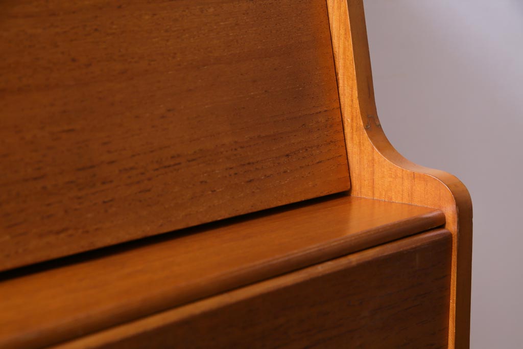 ヴィンテージ家具　北欧ビンテージ　Remploy　ノートパソコンでの作業に便利なライティングビューロー(デスク、在宅ワーク、在宅用簿記机)