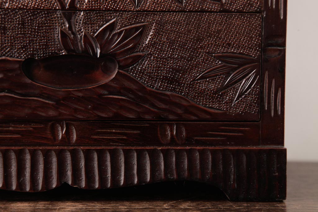 中古　伝統工芸　日光彫り　牡丹・菖蒲　星打ちの意匠が素敵な小引き出し(小物収納)
