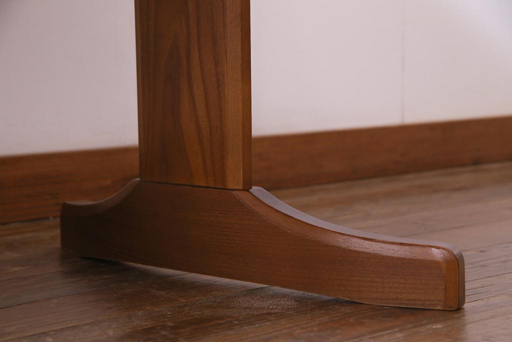 G-PLAN(ジープラン) 北欧家具　シンプルながらも個性が光るオーク材製のエクステンションテーブル