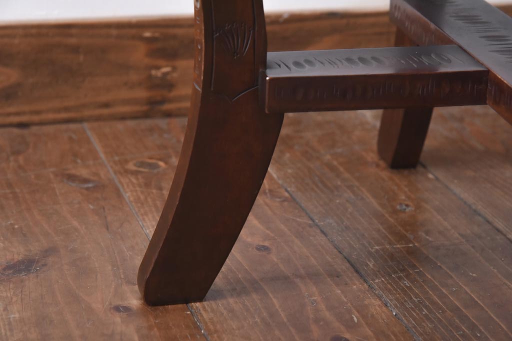 中古　伝統工芸　軽井沢彫り　細身の背もたれが特徴的なダイニングチェア(椅子)(2)