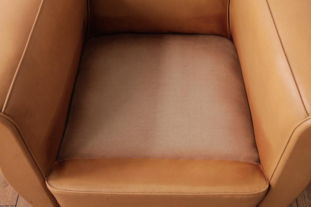 ヴィンテージ家具　フランスビンテージ　キャメル色がおしゃれなシングルソファ(1人掛けソファ)