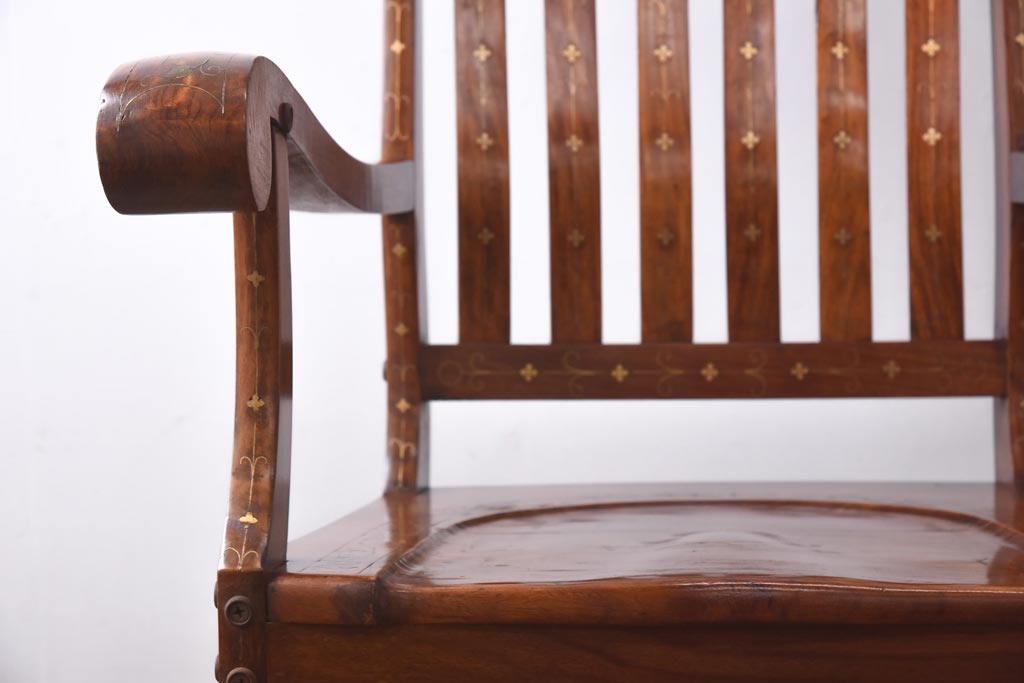 スペイン工芸家具　真鍮象嵌　繊細な模様が素敵なマホガニー材製のビンテージロッキングチェア(椅子)