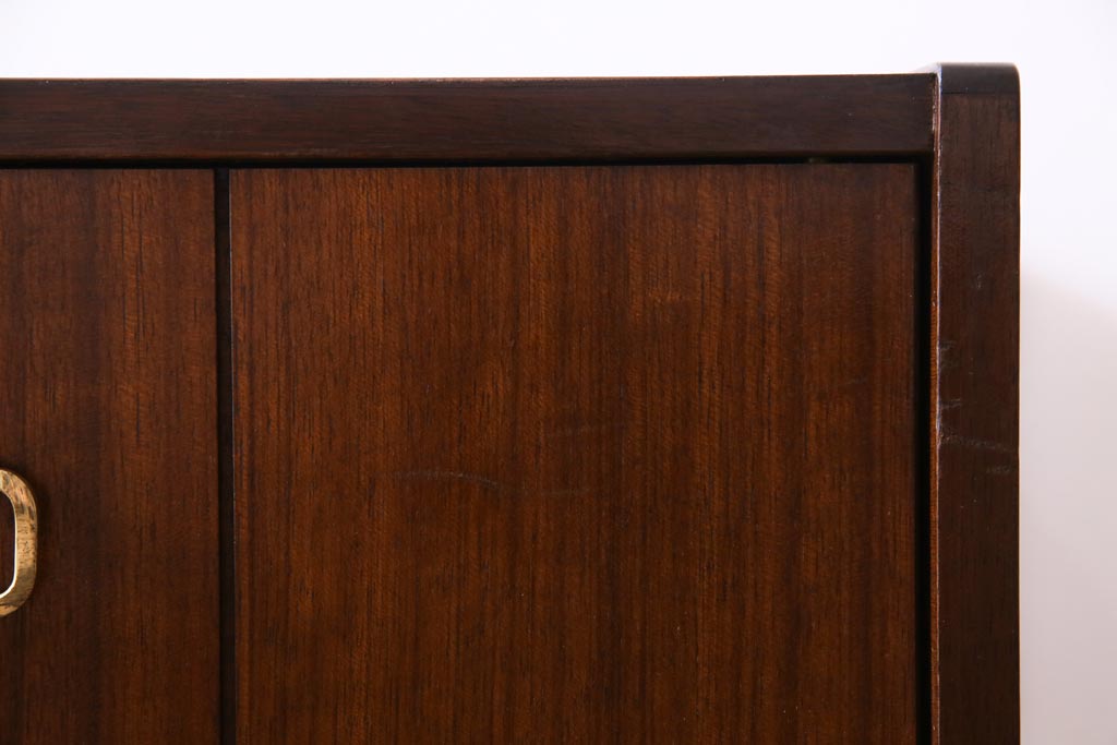 イギリスビンテージ　北欧家具　G-PLAN(ジープラン)　品のある大人の雰囲気漂うBBシリーズのサイドボード(収納棚、引き出し、リビングボード)