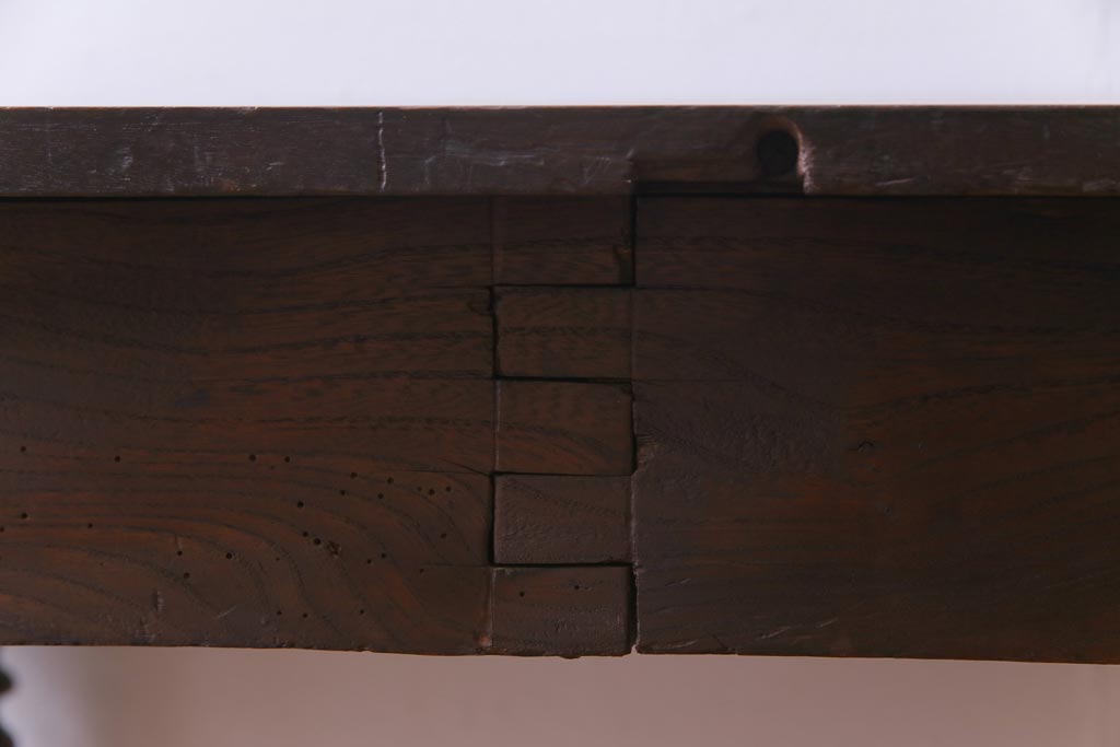 アンティーク家具　フランスアンティーク　マホガニー材天板一枚板　脚のデザインが上品なコンソールテーブル(サイドテーブル)