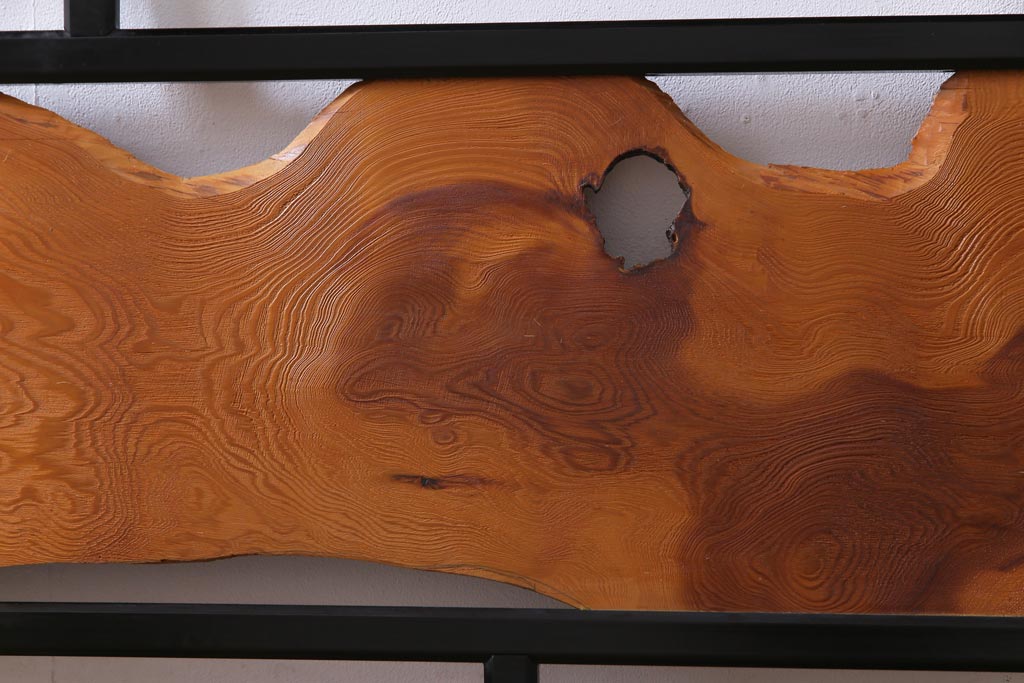 和製アンティーク　屋久杉無垢材　枠漆塗り　個性的で存在感のある欄間(明り取り)(1)