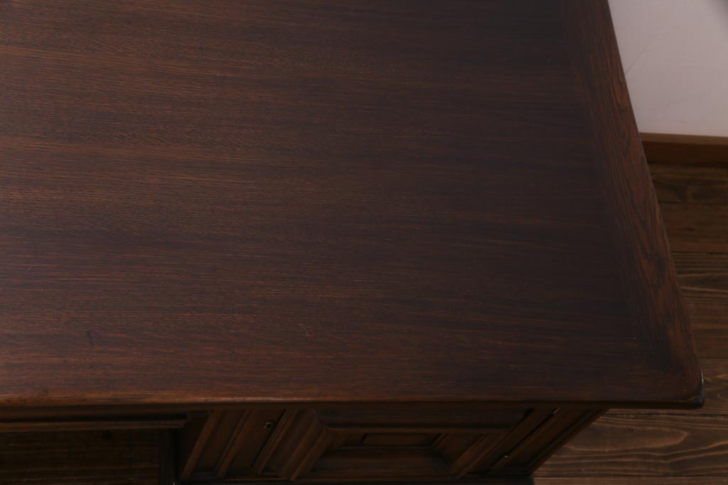 中古　輸入家具　オーク材　背面まで意匠が凝らされたベルギー製の高級ワークデスク、在宅ワーク、在宅用(両袖机)(定価約46万円)