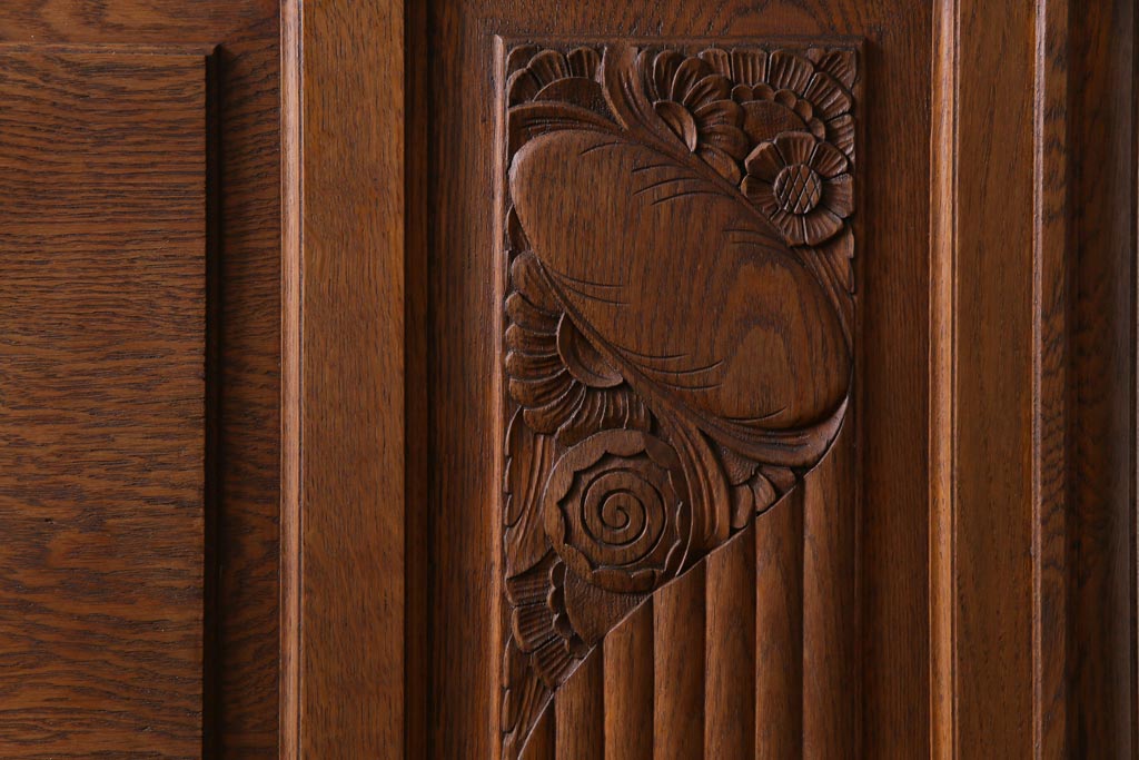 アンティーク家具　イギリスアンティーク　オーク材　優雅なレリーフと木のぬくもり感じるベッドフレーム