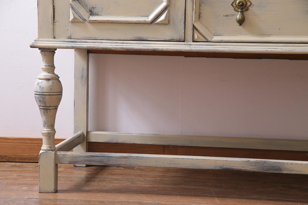 ペイント家具　イギリスアンティーク　シャビーなペイントが味わい添えるサイドボード(収納棚、引き出し)