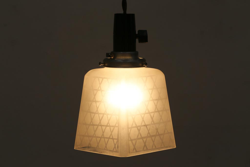 和製アンティーク　籠目紋様が素敵なすりガラスシェードのペンダントライト(天井照明、吊り下げ照明)