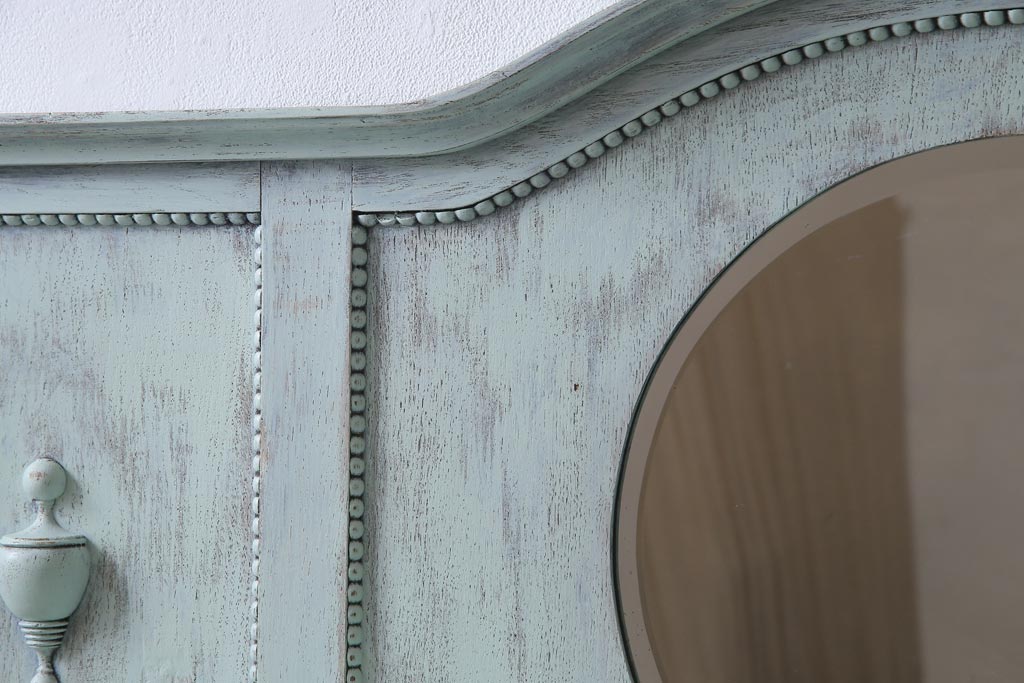 アンティーク家具　フランスアンティーク　シャビーな風合いがおしゃれな鏡付きのペイントサイドボード(ドレッシングチェスト)