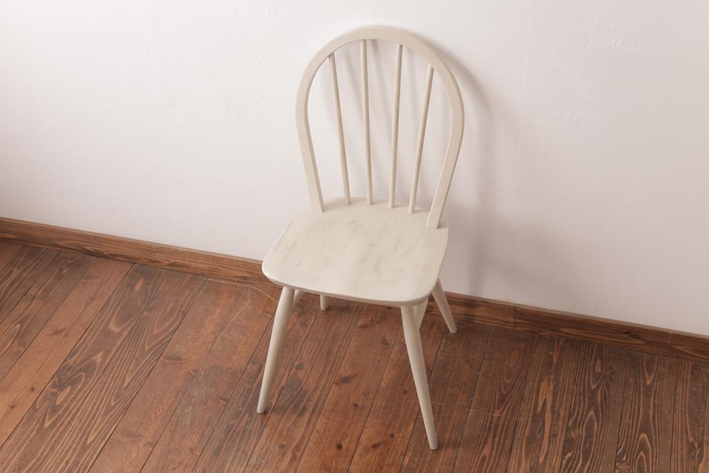 イギリスビンテージ　ペイント家具　ERCOL(アーコール)　優しげなアイボリーカラーが魅力のフープバックチェア(椅子、ダイニングチェア)