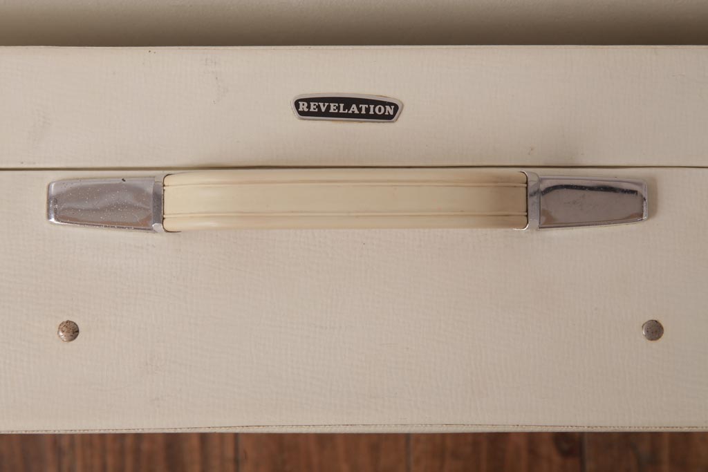アンティーク雑貨　イギリスビンテージ　REVELATION社　収納とディスプレイが楽しめるホワイトカラーのトランク(鞄)