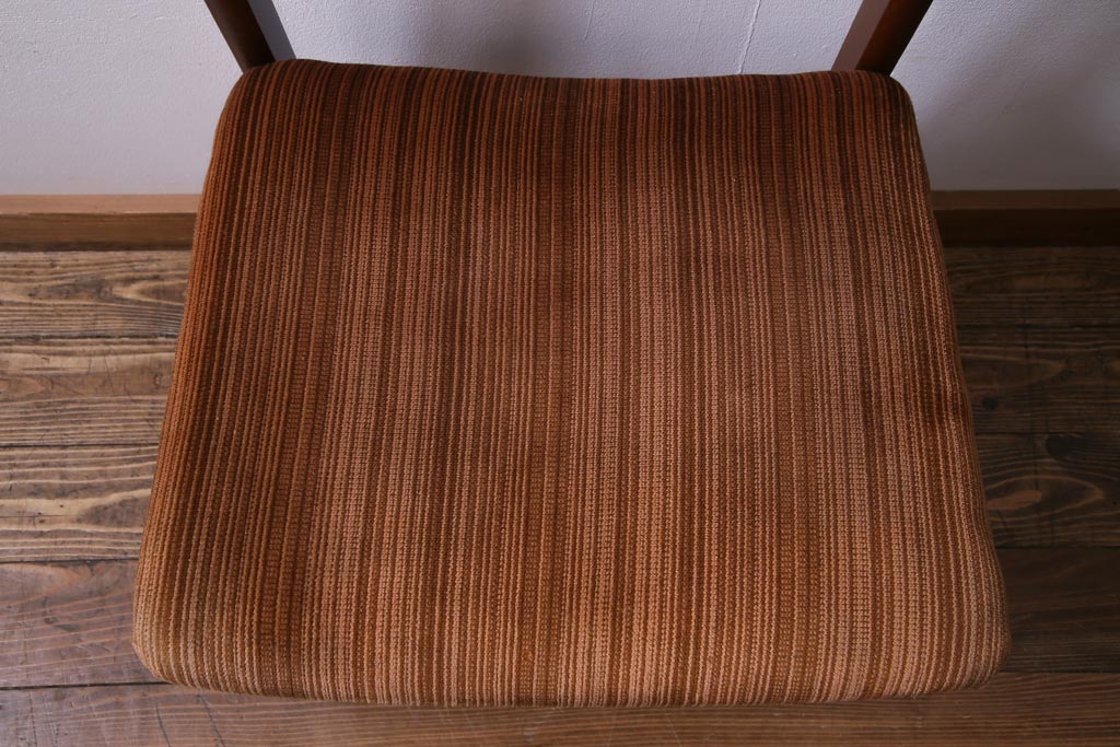 ヴィンテージ家具　北欧ビンテージ　チーク材　レトロで温かな雰囲気漂うダイニングチェア(椅子、ワークチェア)(1)