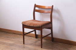 アンティーク家具　イギリスアンティーク　ウォルナット材　品格が漂うチェア(ワークチェア、椅子)