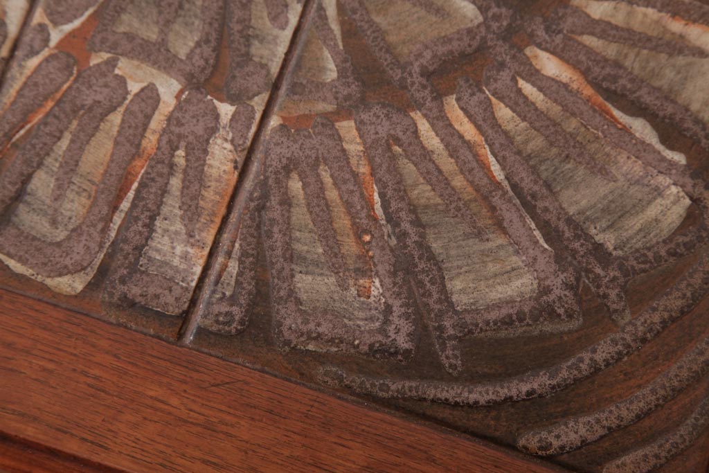 ヴィンテージ家具　北欧ビンテージ　大胆なデザインが魅力的なタイルトップのネストテーブル(サイドテーブル、カフェテーブル)
