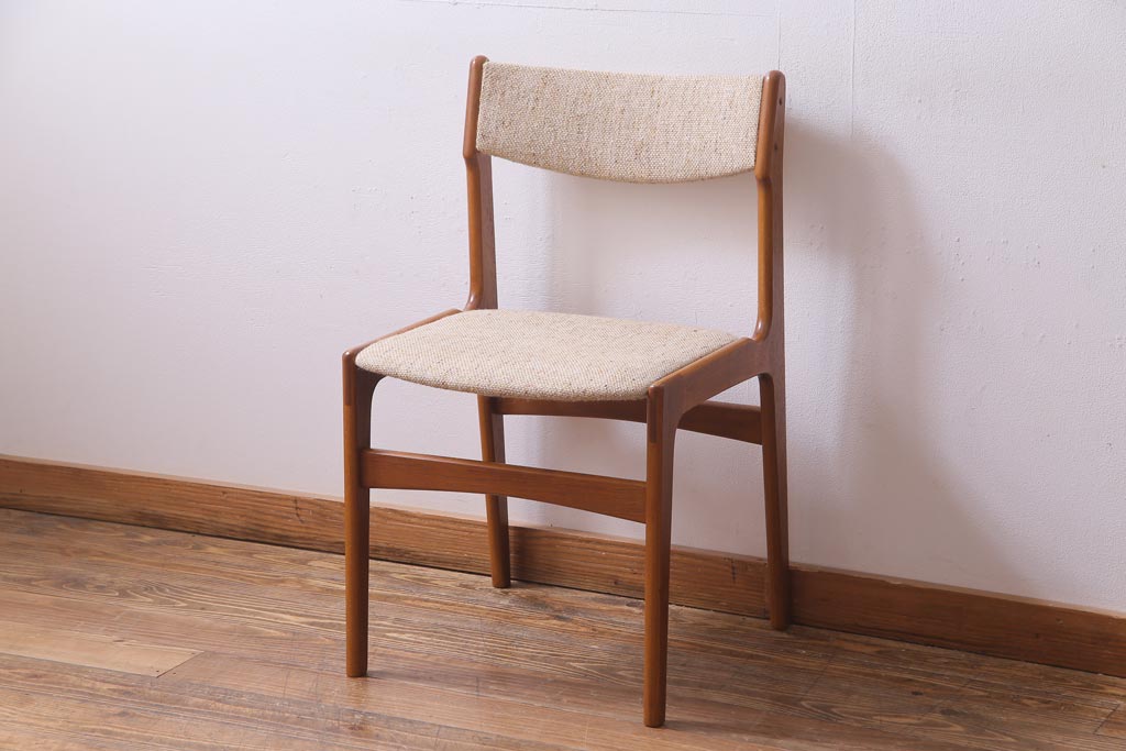 ヴィンテージ家具　デンマーク　北欧　チーク材　スタイリッシュなデザインが素敵なビンテージチェア(椅子)