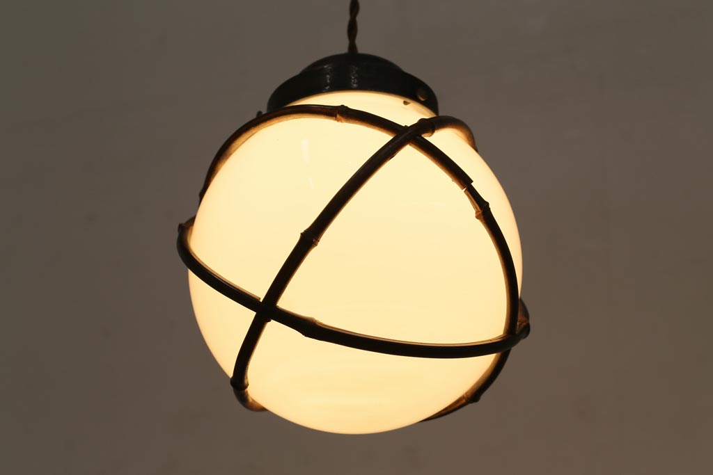 昭和初期　戦前　竹の装飾が個性的な球体型ペンダントライト(電笠、天井照明、吊り下げ照明)