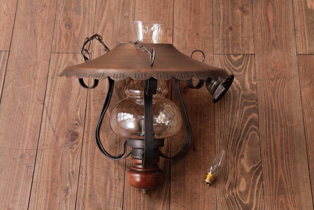 イギリスアンティーク　アイアン製　ガラスを通した光がおしゃれなハンギングランプ(吊り下げ照明)(2)