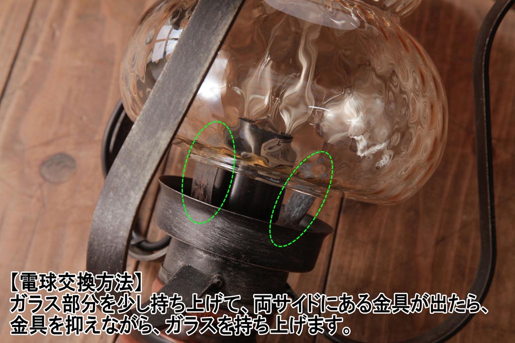 イギリスアンティーク　アイアン製　ガラスを通した光がおしゃれなハンギングランプ(吊り下げ照明)(2)