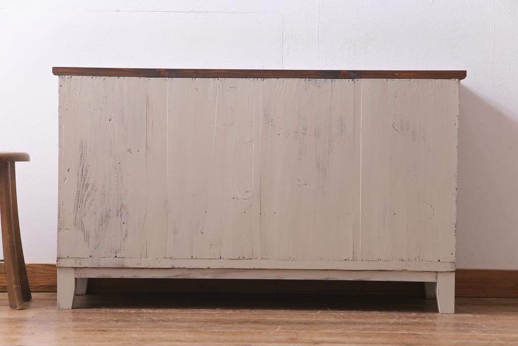 アンティーク家具　リメイク　当店オリジナルガラス　天板・脚付き　ナチュラルカラーが魅力のペイントリビングボード(テレビ台、収納棚)