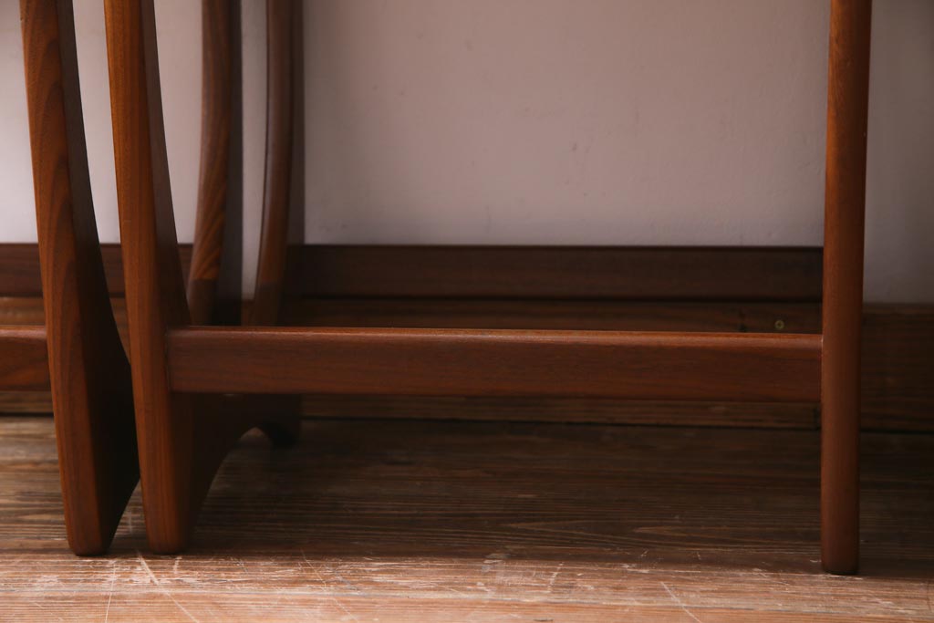 ヴィンテージ家具　イギリスビンテージ　G-PLAN(ジープラン)　チーク材　ネストテーブル(サイドテーブル、センターテーブル、カフェテーブル)