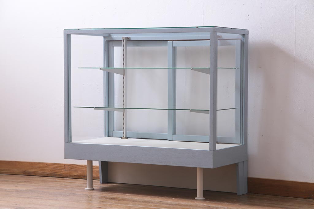 ペイント家具 5面ガラス 淡いカラーが爽やかなガラスケース(陳列棚