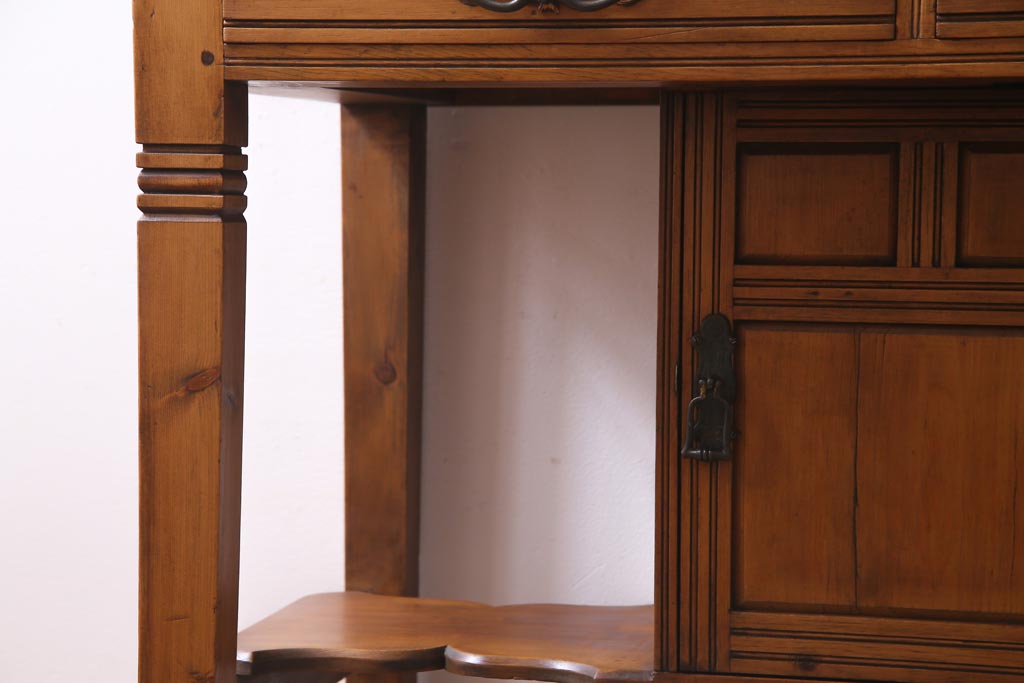 アンティーク家具　イギリスアンティーク　棚付き　クラシックカントリーなパイン材製デスク(机、在宅ワーク、在宅用)