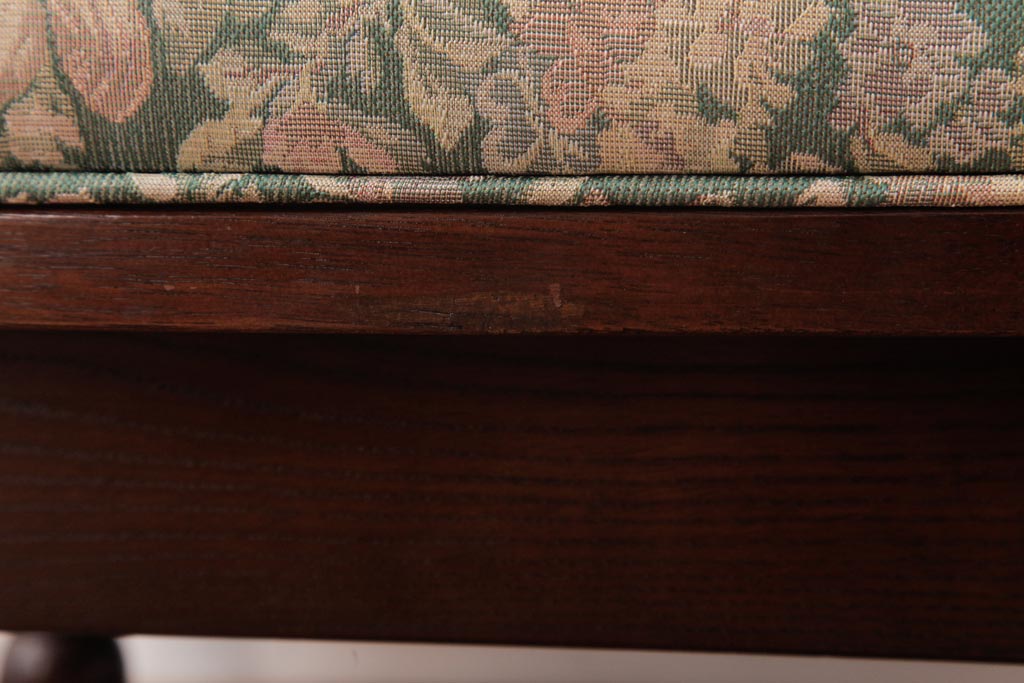 ヴィンテージ家具　ビンテージキツツキ　飛騨産業　穂高　クラシックスタイルに馴染むオットマン(スツール)