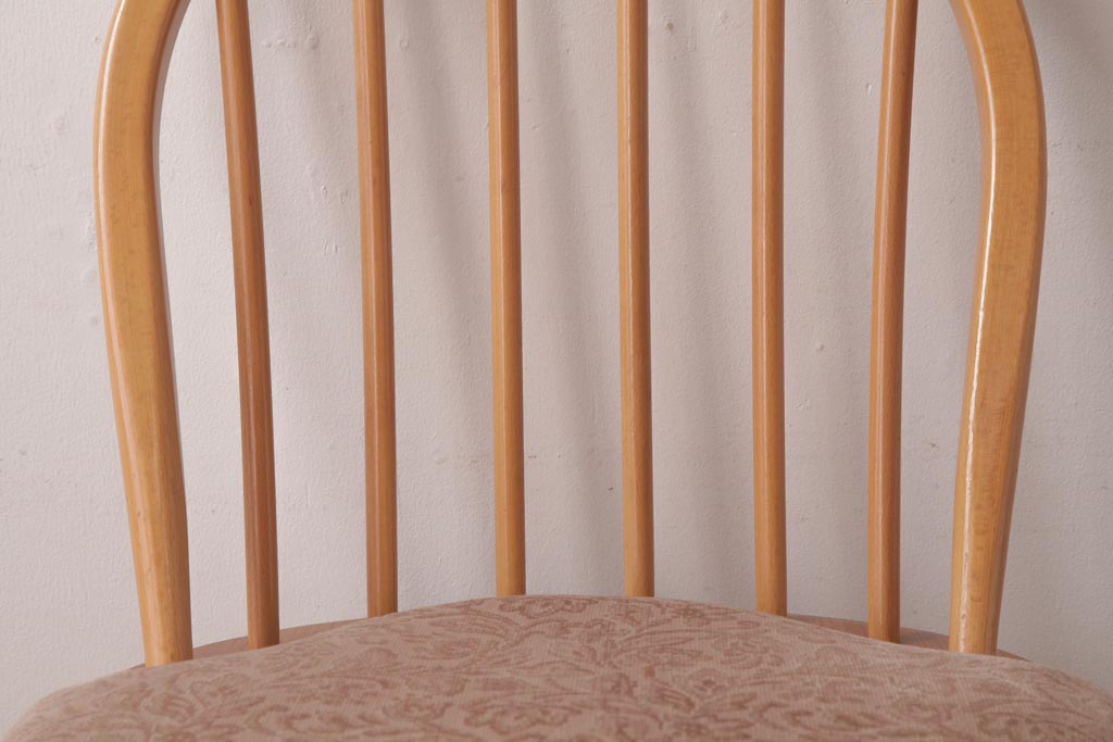 ヴィンテージ家具　イギリスビンテージ　ERCOL(アーコール)　フープバック　布張り座面のウィンザーチェア(ダイニングチェア、ワークチェア、椅子、ウインザーチェア)