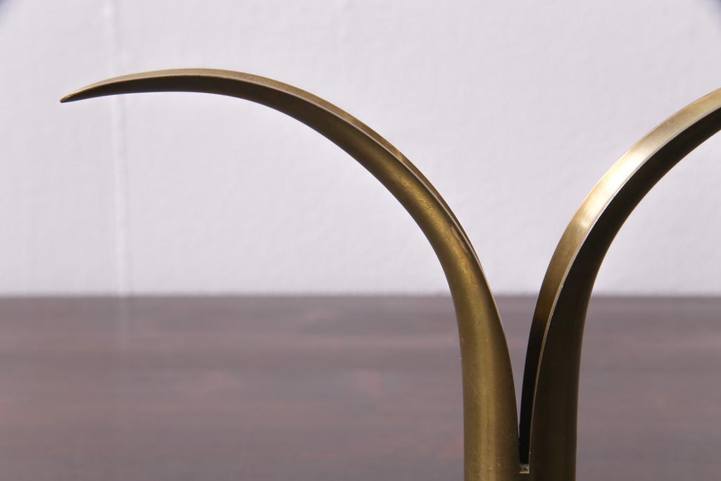 ヴィンテージ雑貨　スウェーデン　Ystad(イスタッド)社　真鍮製　リリーモチーフのキャンドルスタンド2個セット(ビンテージ)