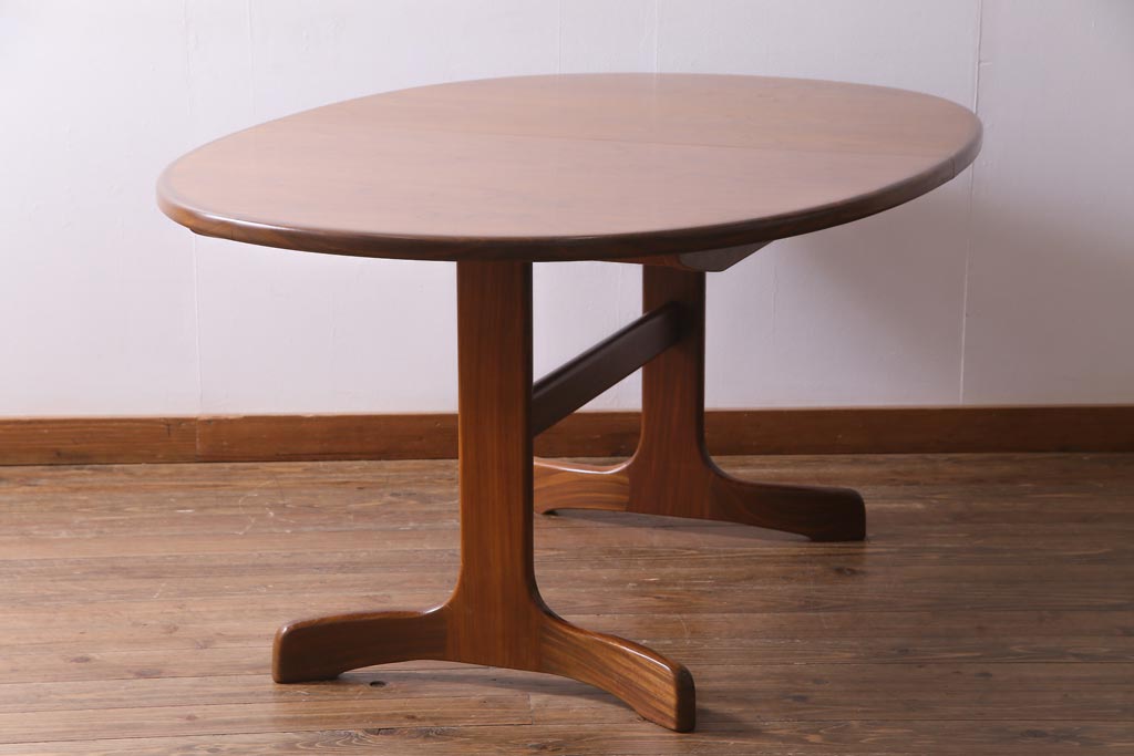 ヴィンテージ家具　G-PLAN(ジープラン) 北欧家具　チーク材　オーバル型のシンプルなエクステンションテーブル(ダイニングテーブル、ビンテージ)