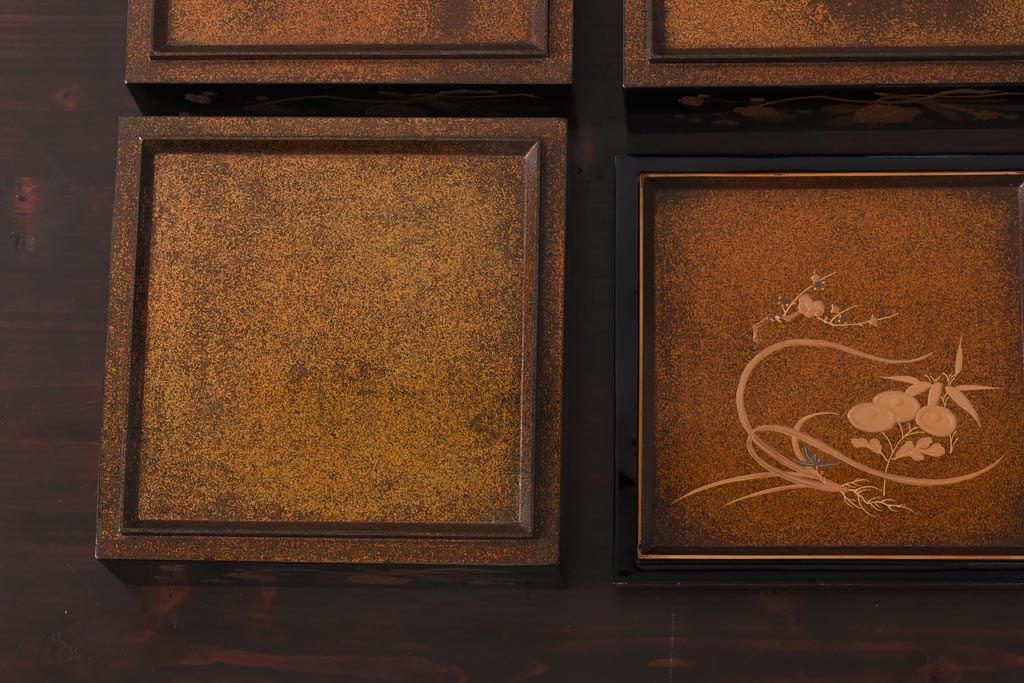 アンティーク雑貨　古民具　外箱付き　椿・梅・水仙の蒔絵が美しい四段重箱(お重)(R-036534)