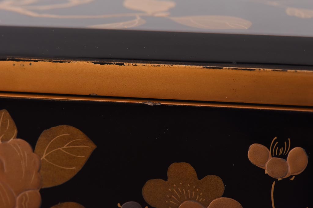 アンティーク雑貨　古民具　外箱付き　椿・梅・水仙の蒔絵が美しい四段重箱(お重)(R-036534)