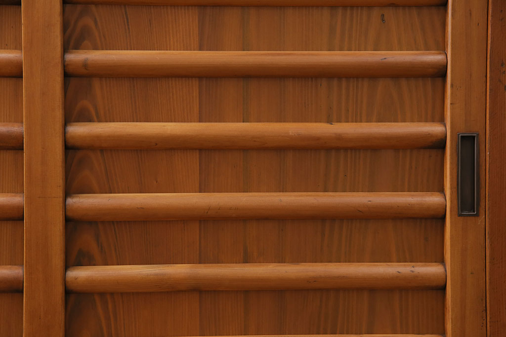 和製アンティーク　明るい木色と横桟が上品な雰囲気を醸し出す四尺京水屋収納棚(4尺水屋箪笥、リビングボード、キャビネット)(R-036576)