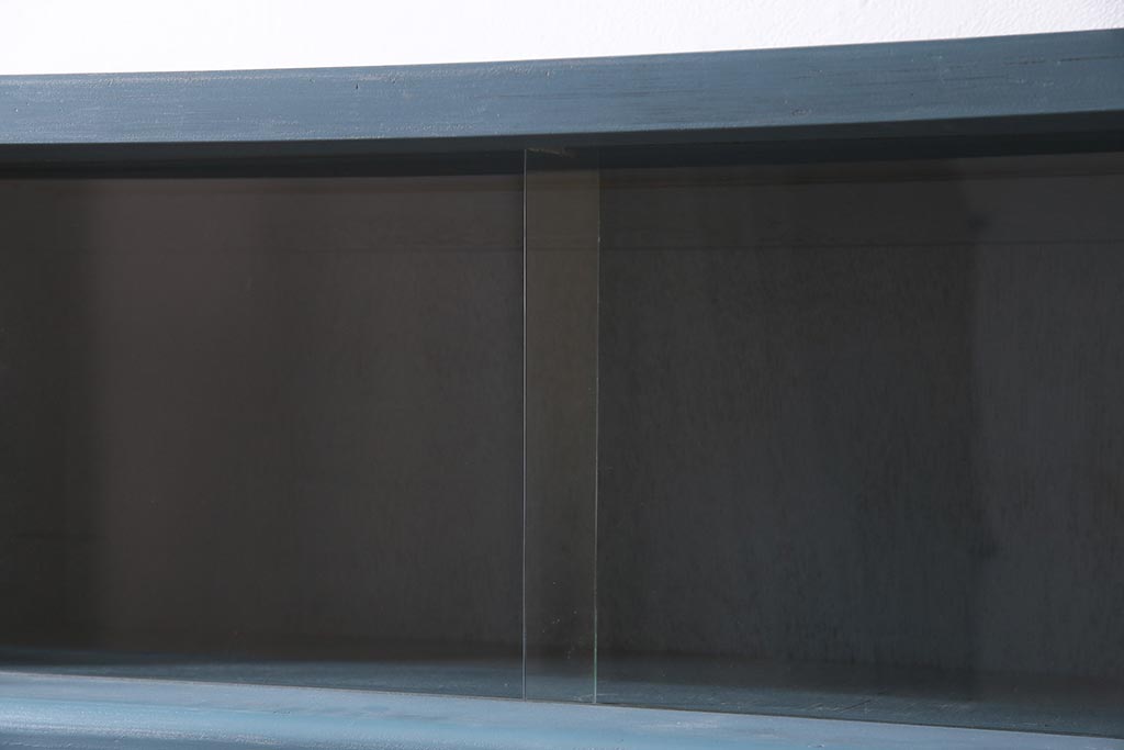 ペイント家具　昭和レトロ　昭和中期　モールガラス　レトロな雰囲気漂う飾り棚付き本箱(ブックケース、収納棚、戸棚、キャビネット)(R-036621)