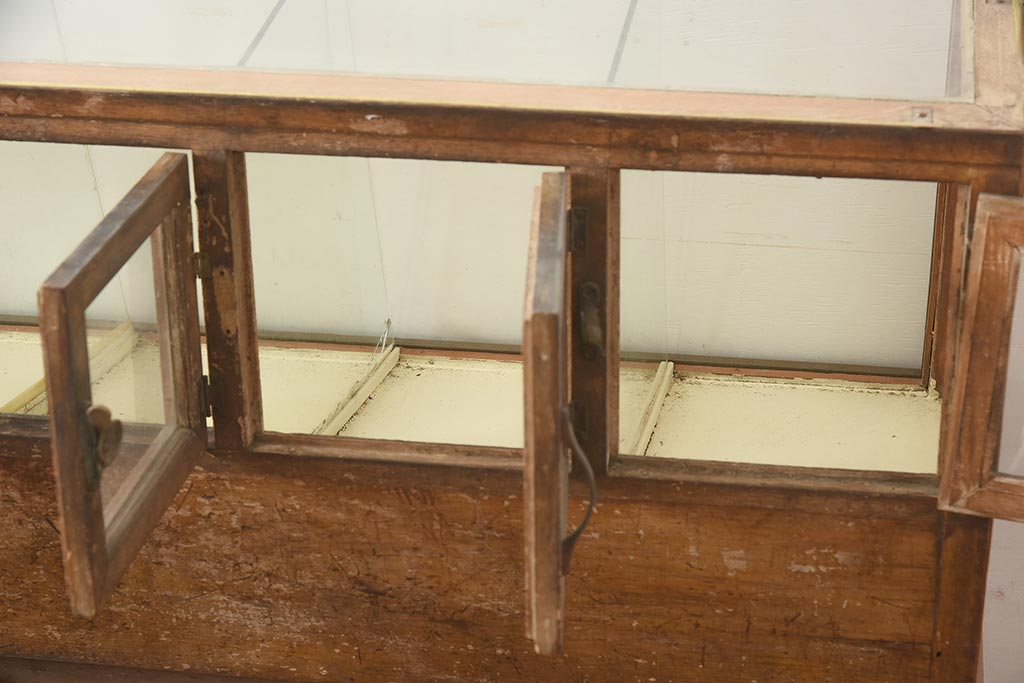 アンティーク家具　昭和中期　ナチュラルでレトロなガラスケース(ショーケース、陳列棚、マス目)(R-036708)
