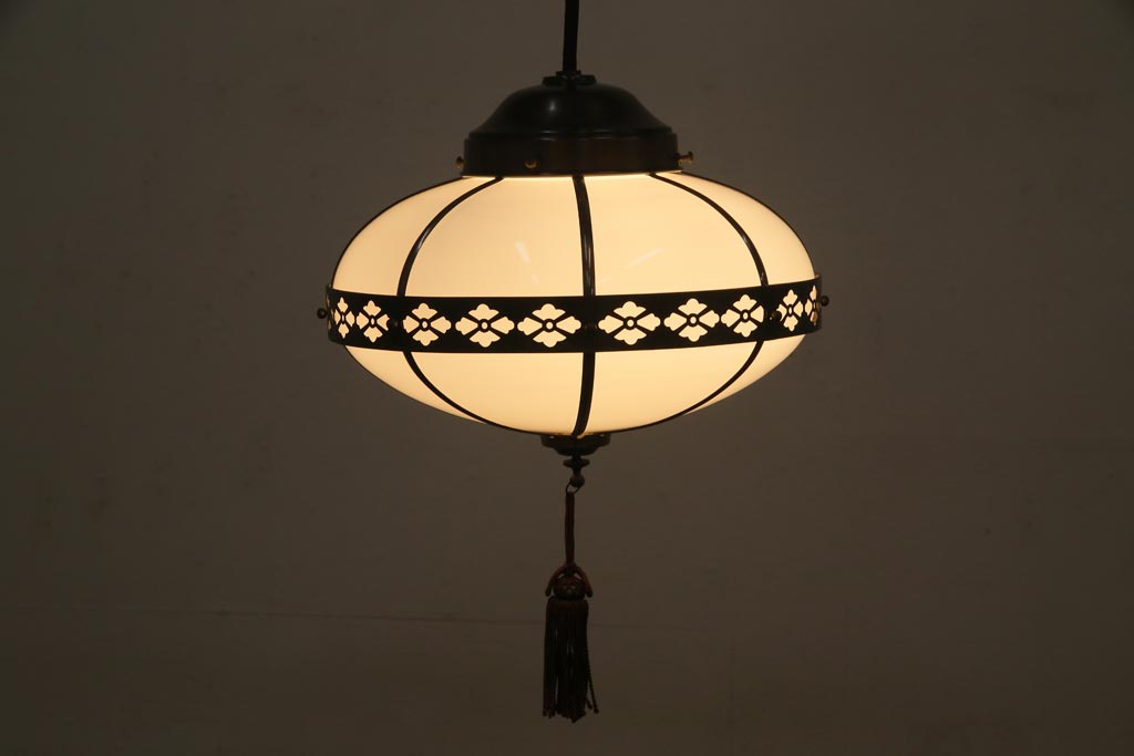 アンティーク照明　和製アンティーク　タッセル(飾り房)付き　提灯のような形が魅力の吊り下げ照明(天井照明、ペンダントライト)(R-036730)
