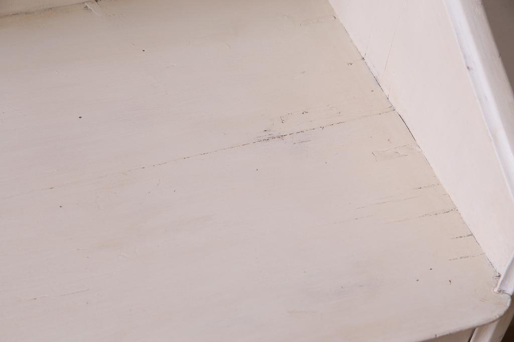 アンティーク家具　フランスアンティーク　パイン材　ホワイトカラーのペイントが魅力的なキャビネット(カップボード、食器棚、収納棚)