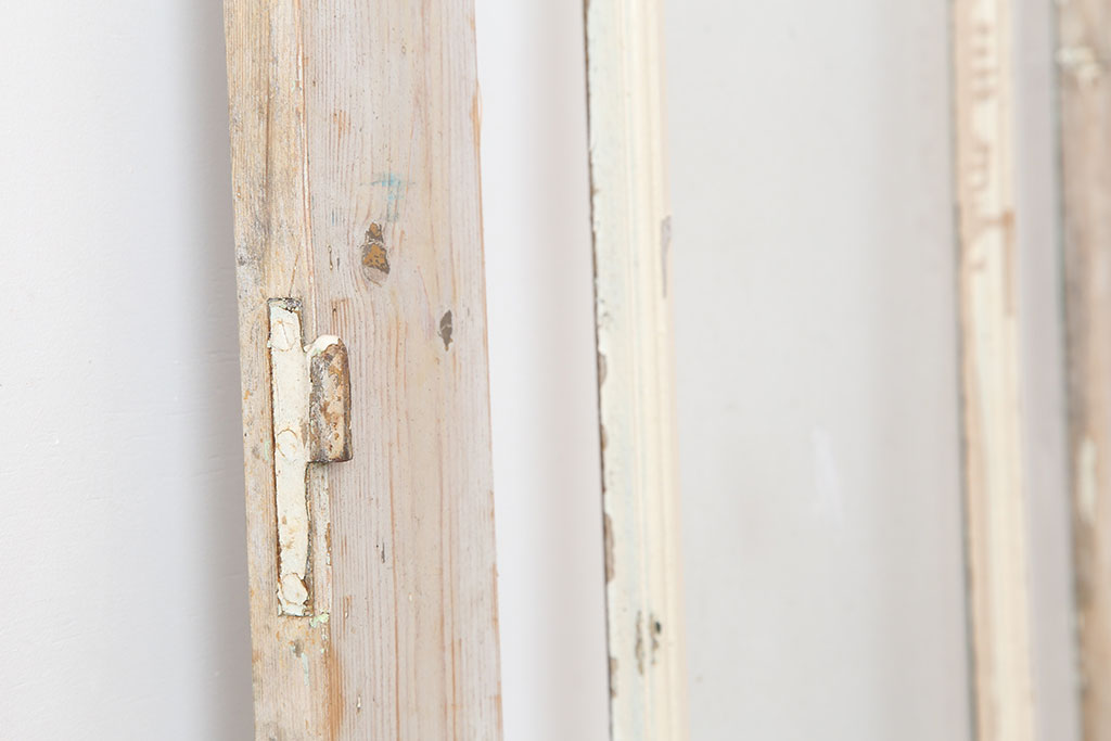 アンティーク建具　パイン材　ホワイトペイントが爽やかなフランスアンティークの木製ドア(扉、建具)(R-037022)