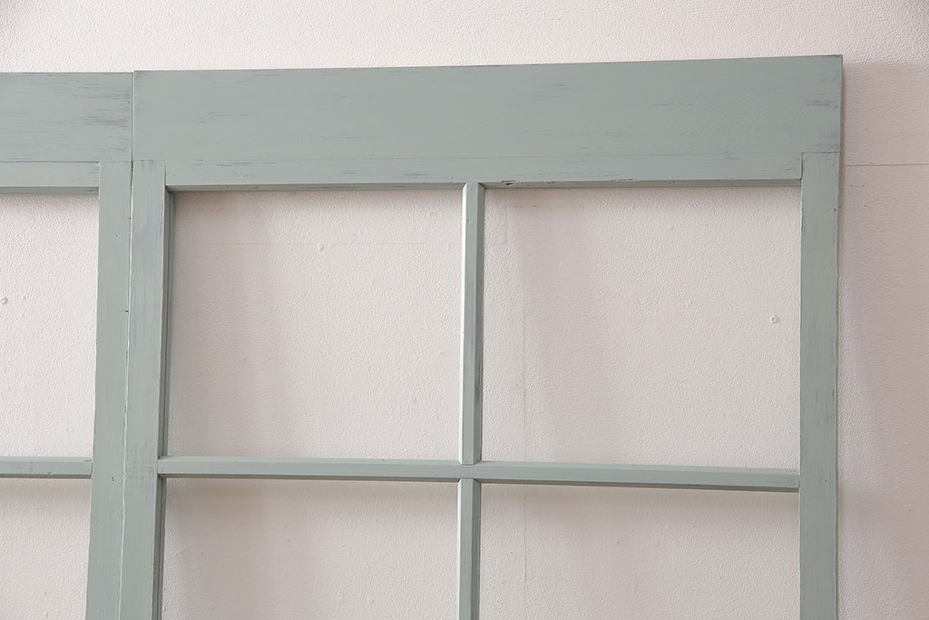 【セミオーダー家具実例】ガラス戸3枚をリサイズしました。割れている箇所に新たにクリアガラスを入れ替え、引き手を取り付け。ペイントはご希望の薄いグリーンのベタ塗りで、ナチュラルフレンチな仕上がりになりました。(引き戸、建具)
