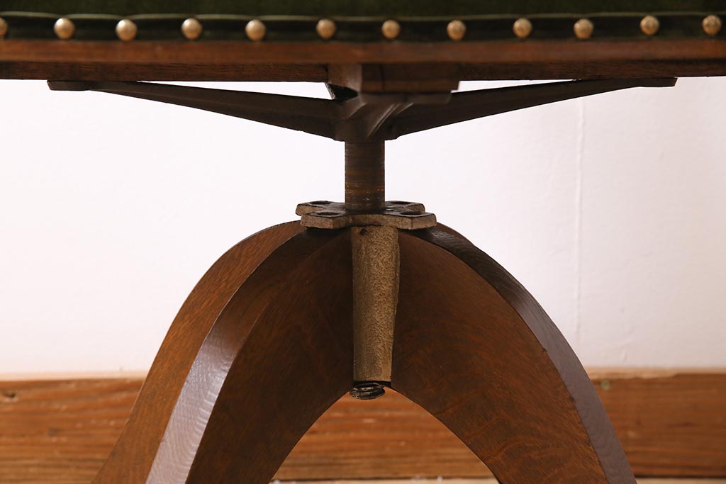アンティーク家具　大正ロマン　ナラ材　レトロな佇まいのドクターチェア(回転椅子、アームチェア)(R-037163)